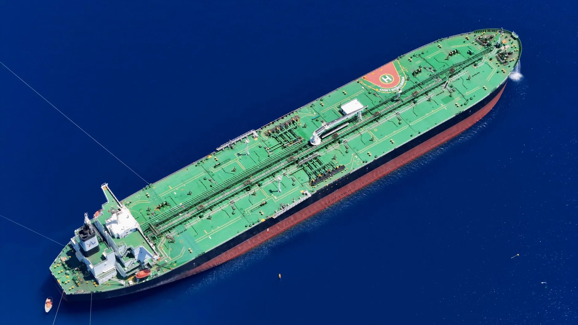 Forças dos EUA atacam três navios-pipa iranianos após lançamento de mísseis
