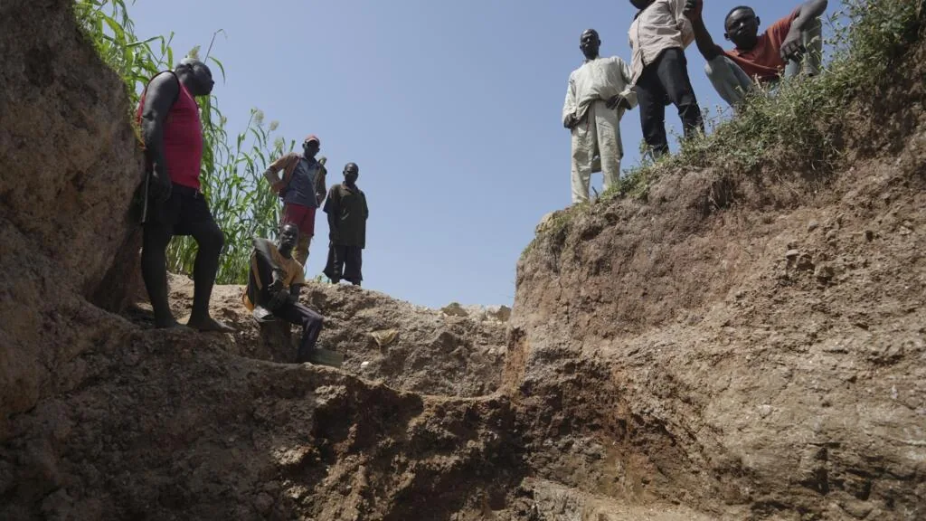 Suspeitos de mineração ilegal morrem em custódia no centro do Nigéria
