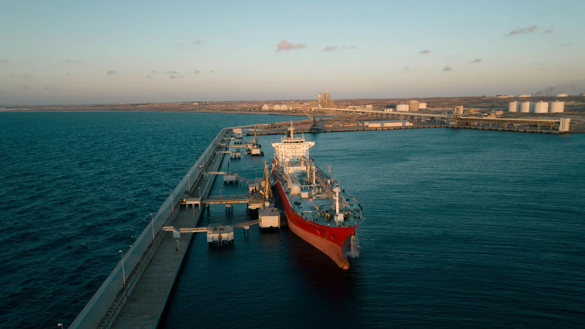 ADNOC Adquire Grãos de Petróleo Iraquiano a Preços Descontados