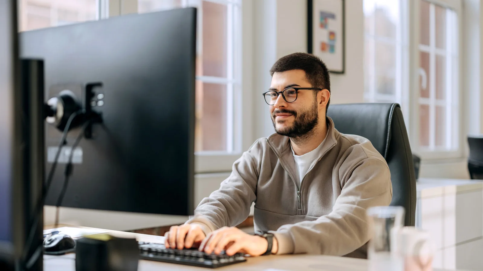 Como se posicionar corretamente diante do monitor de computador?