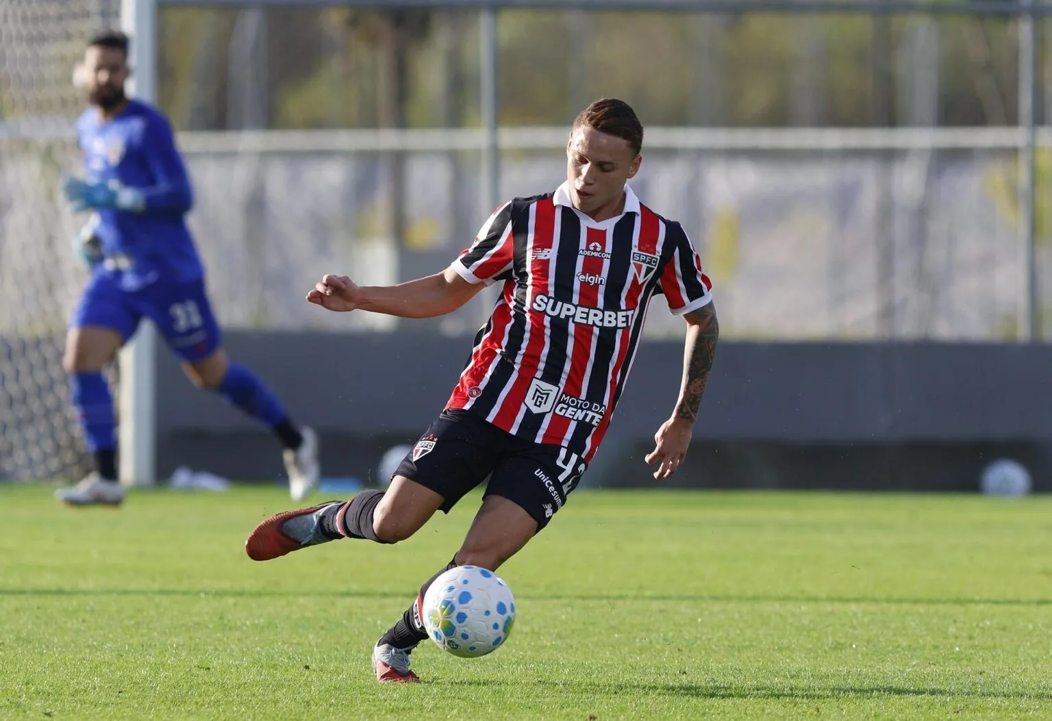 São Paulo empresta lateral Maik ao Dukla, da Eslováquia