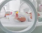 Médicos, não câmeras, salvam bebês em UTIs neonatais