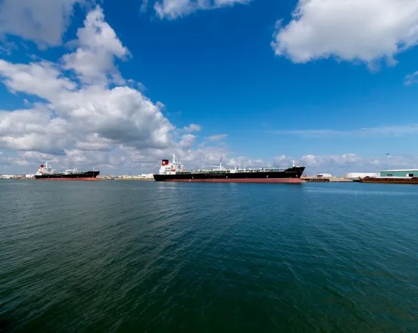 Preços do petróleo devem declinar após preocupações sobre exportações sauditas diminuírem