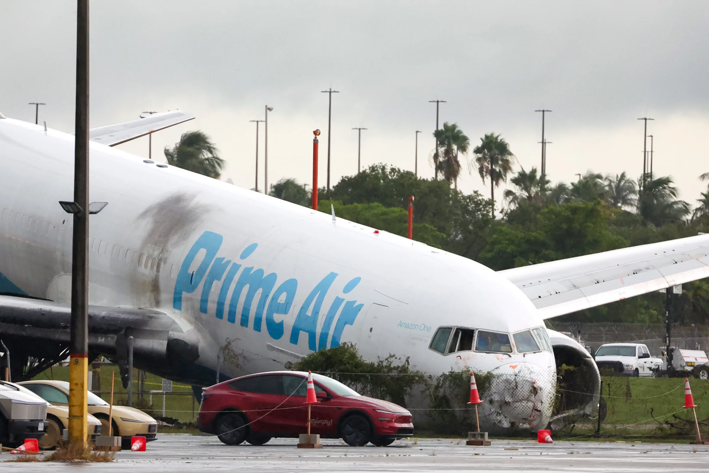 Avião da Amazon sai da pista no Aeroporto Internacional de Miami