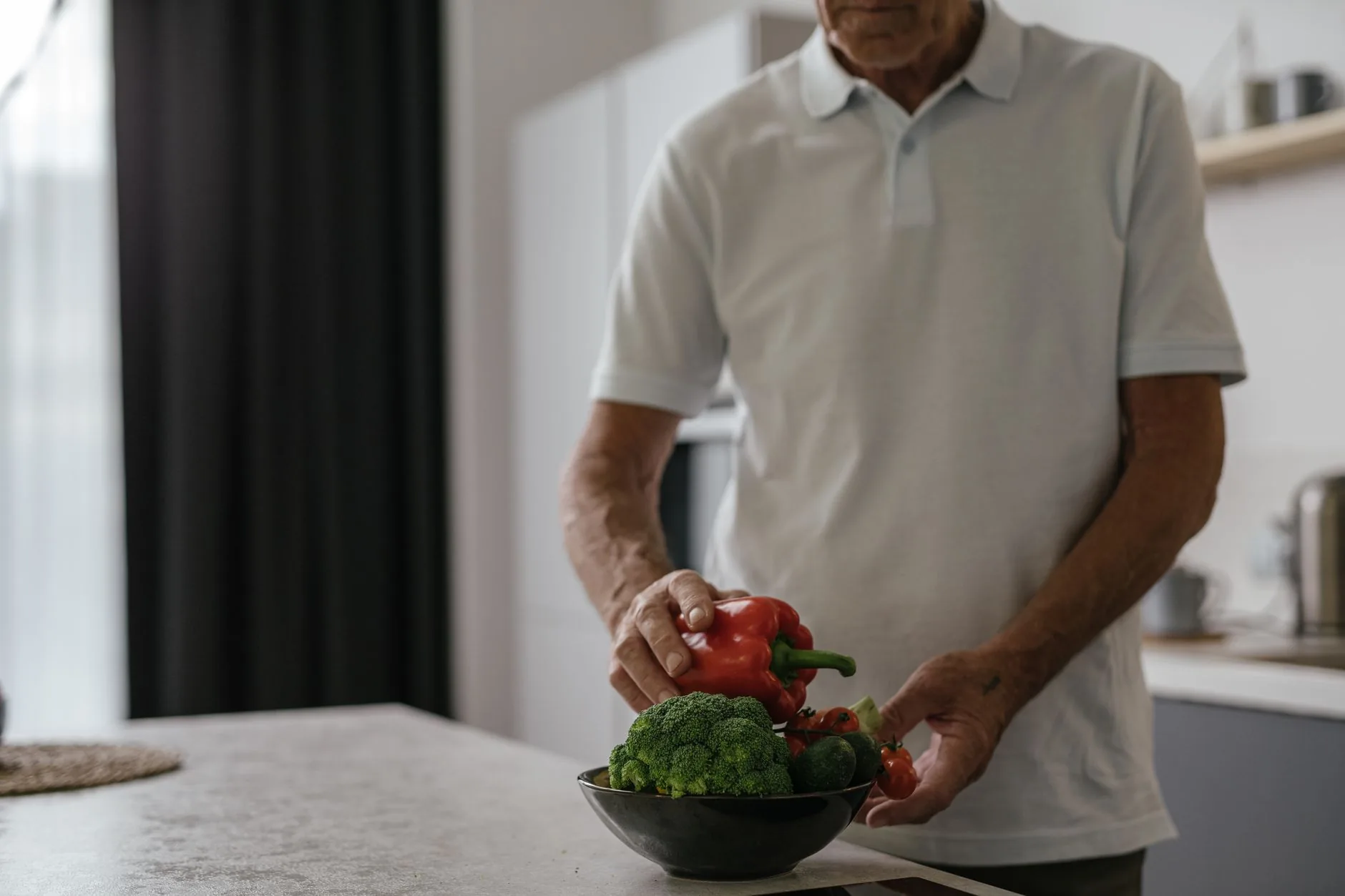 Estudo mostra redução da idade biológica em adultos mais velhos em apenas 4 semanas