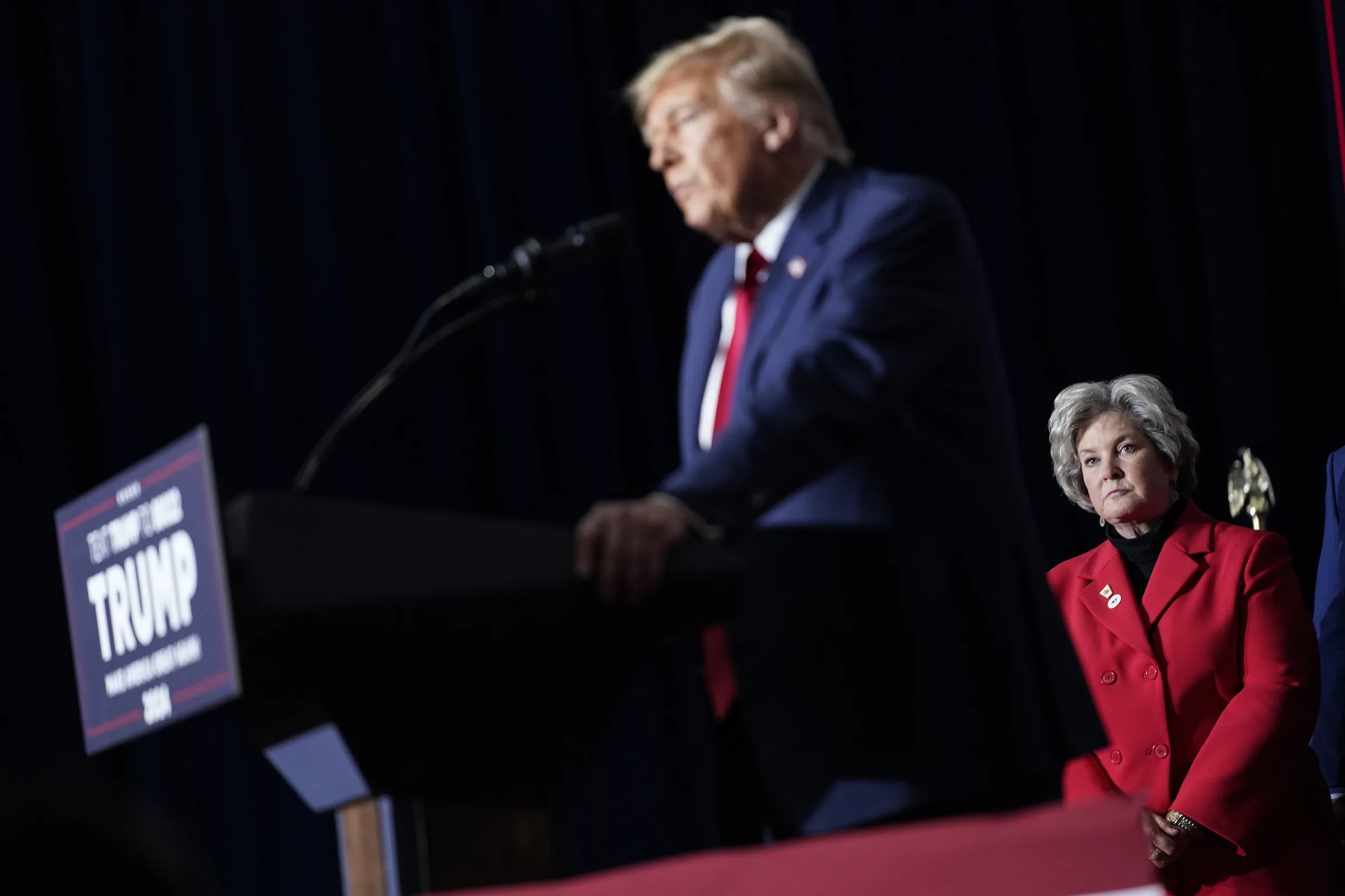 Susie Wiles, chefe de gabinete de Trump, anuncia cura do câncer de mama
