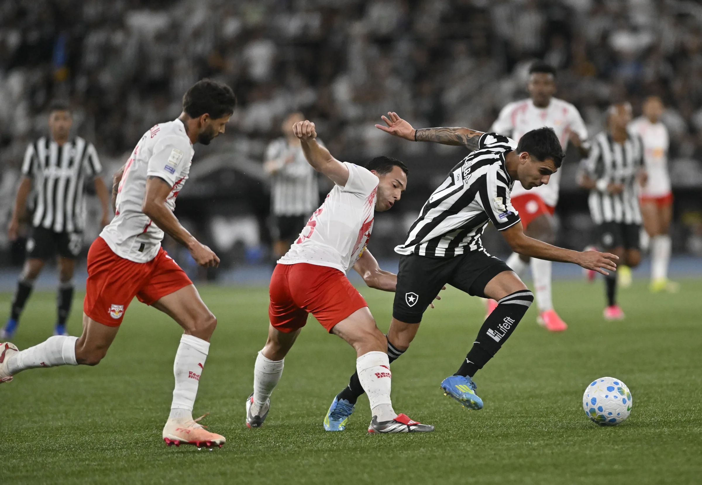 Botafogo precisa ligar alerta para minimizar riscos e evitar catástrofe em 2026