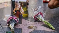 Dolly Parton recebe nova estrela no Hollywood Walk of Fame após vandalismo