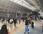 Incêndio em Londres causa confusão nos trens