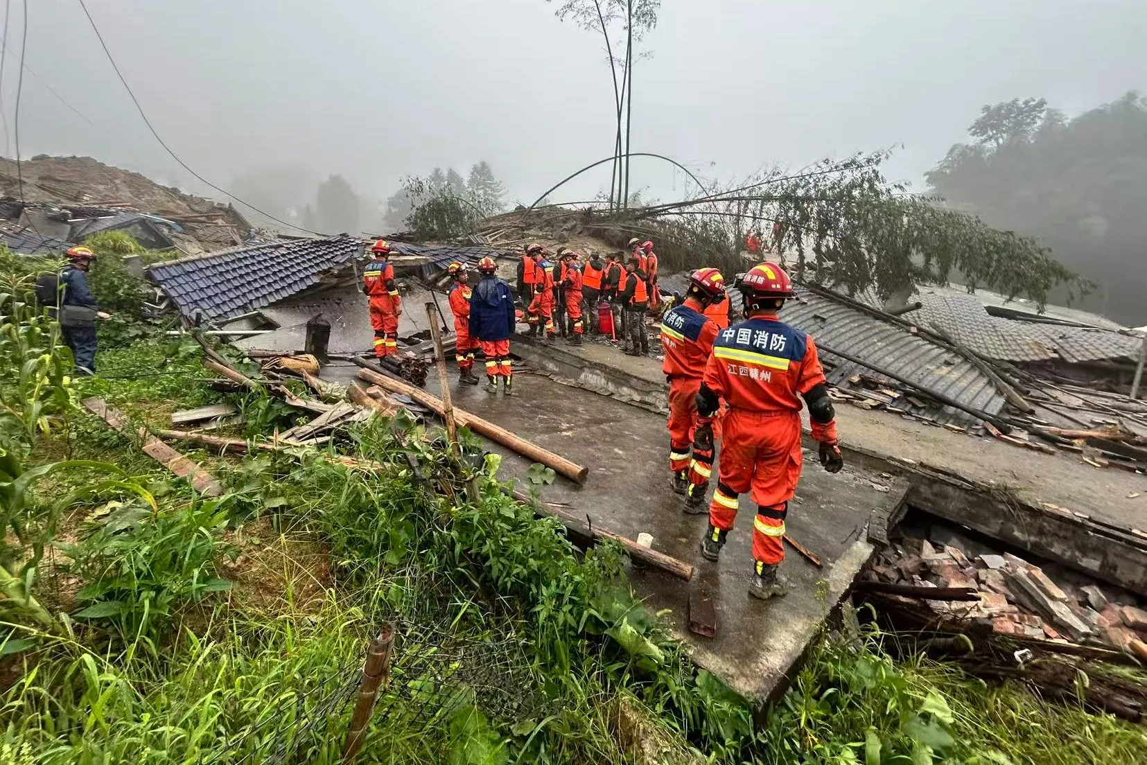 Número de mortos após chuvas do tufão Saudel sobe para três em província da China