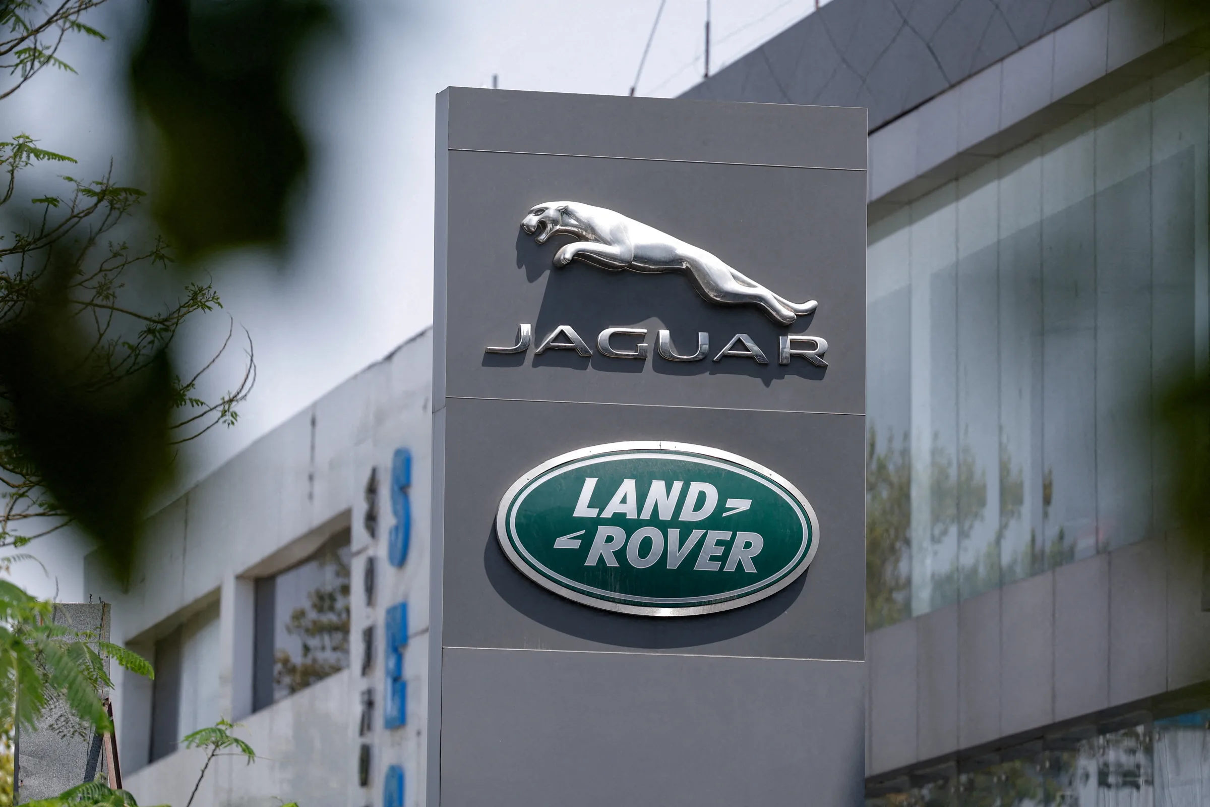 Jaguar Land Rover anuncia corte de 4 mil vagas