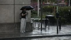 Temperaturas mais baixas com chuva e vento previstos para a semana no Reino Unido