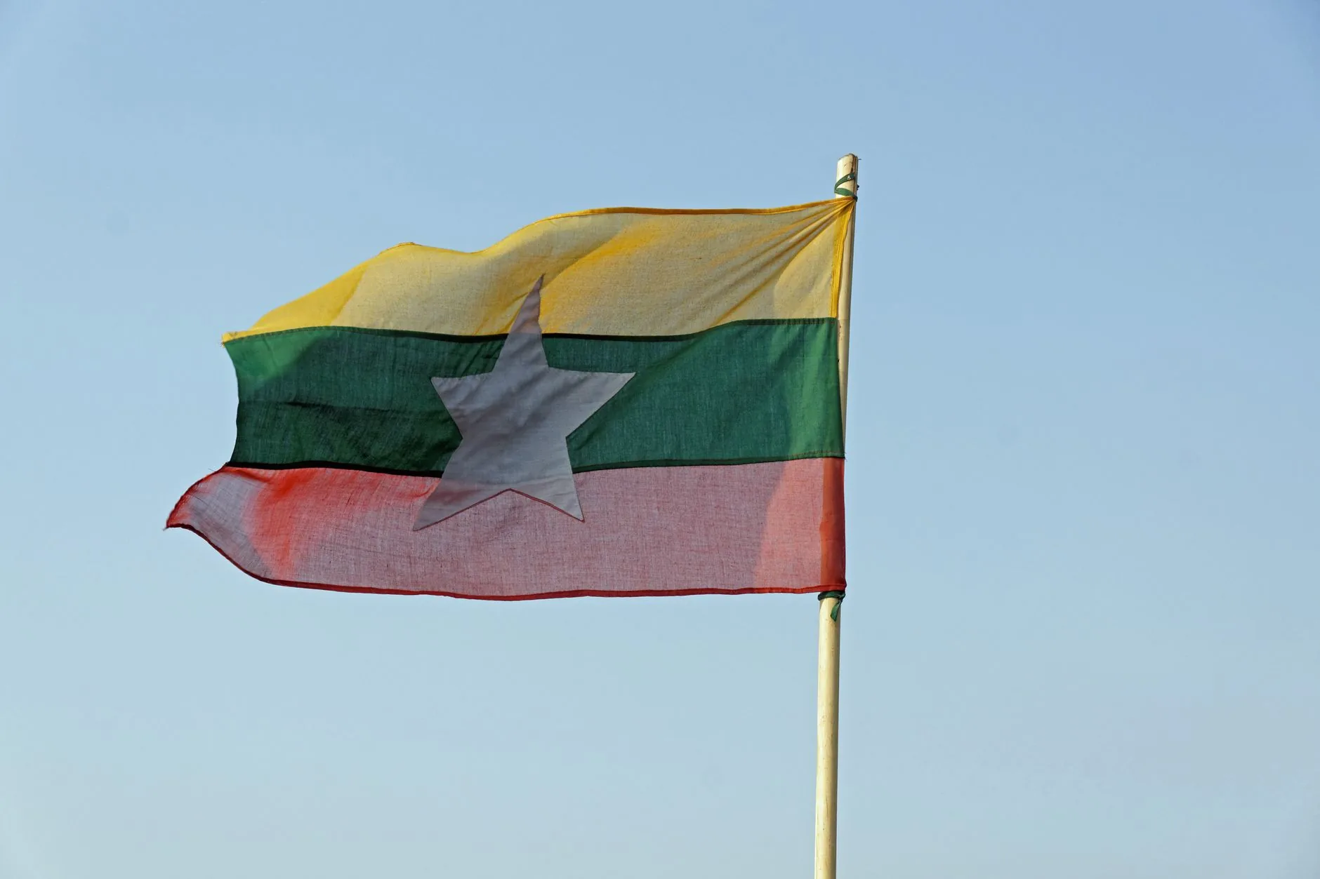 Myanmar busca alianças internacionais após isolamento