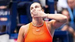 Sabalenka interrompe partida após cheiro de cannabis