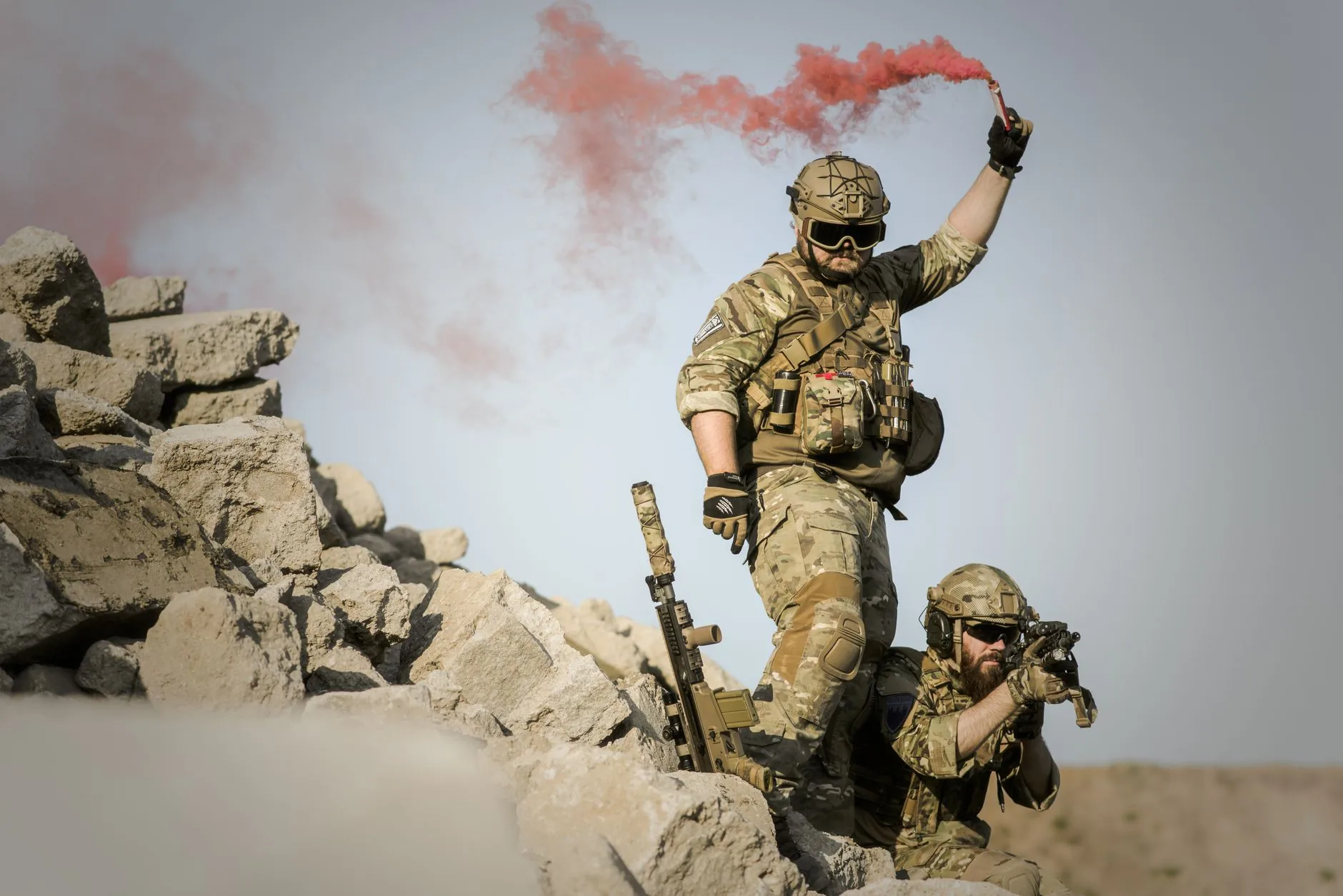 Contexto: O Impacto das Missões Militares e a Regulação da Cannabis Medicinal