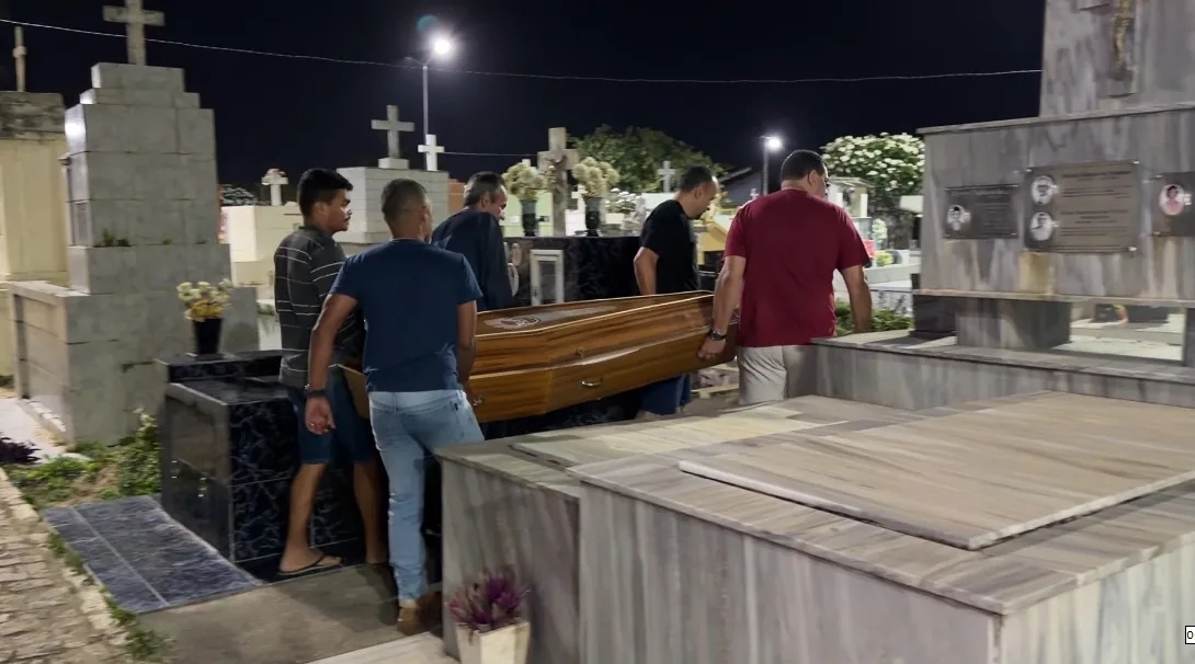 Corpo de idosa encontrada em casa em João Pessoa é sepultado