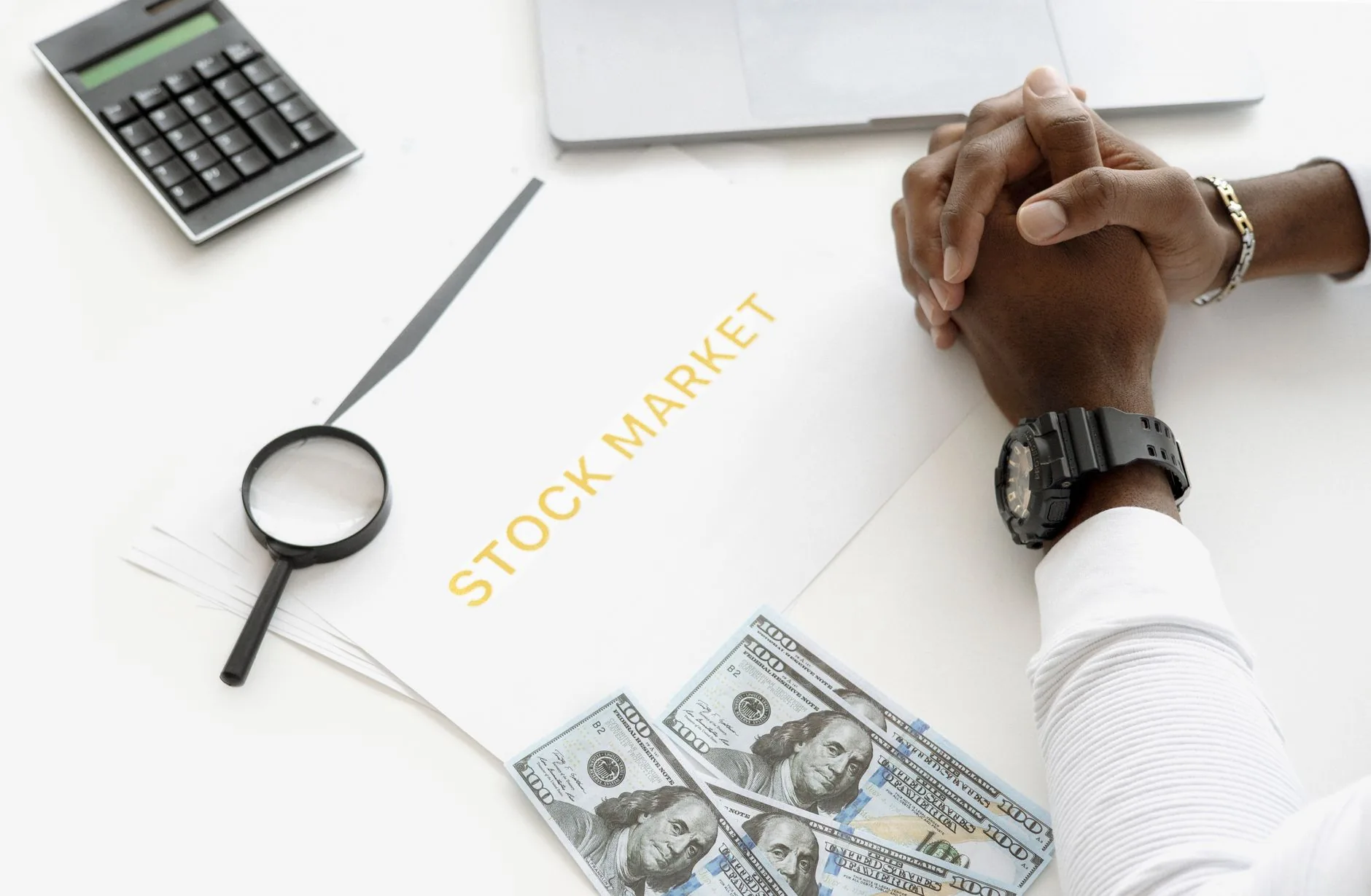 Dólar cai a R$ 5,08 e atinge menor valor em um mês