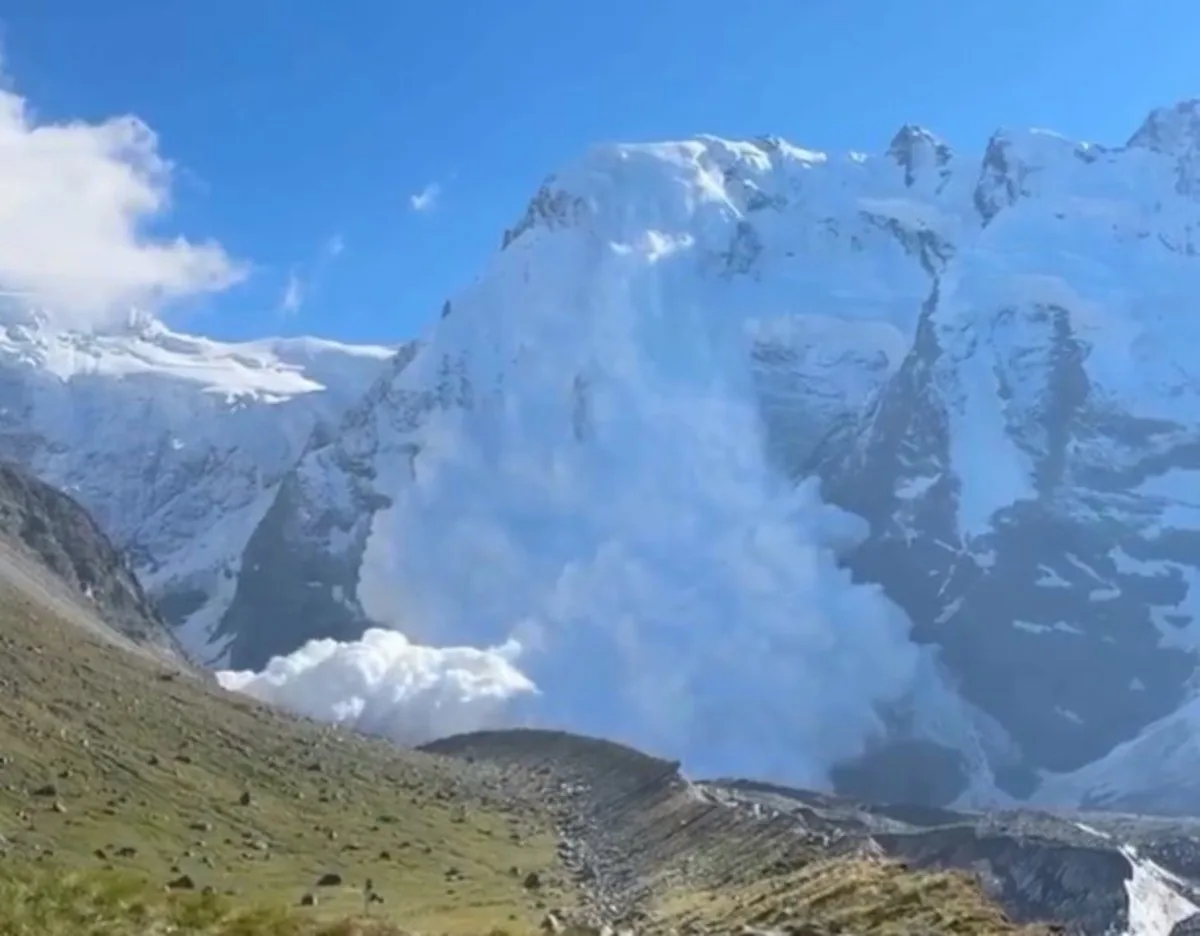 VÍDEO mostra avalanche que matou 11 alpinistas em montanha da Rússia