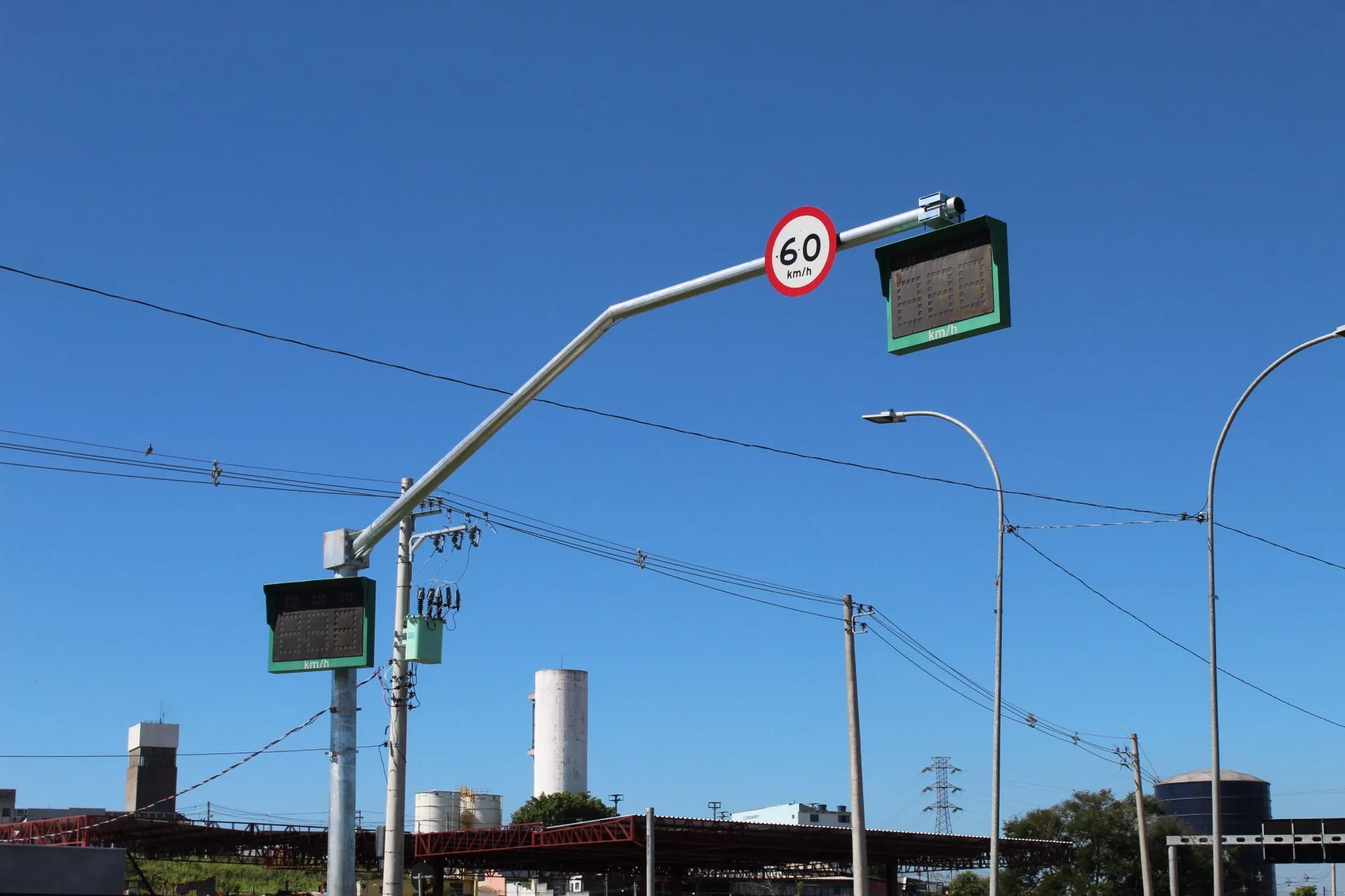 Testes de radares de velocidade média iniciam em oito estados