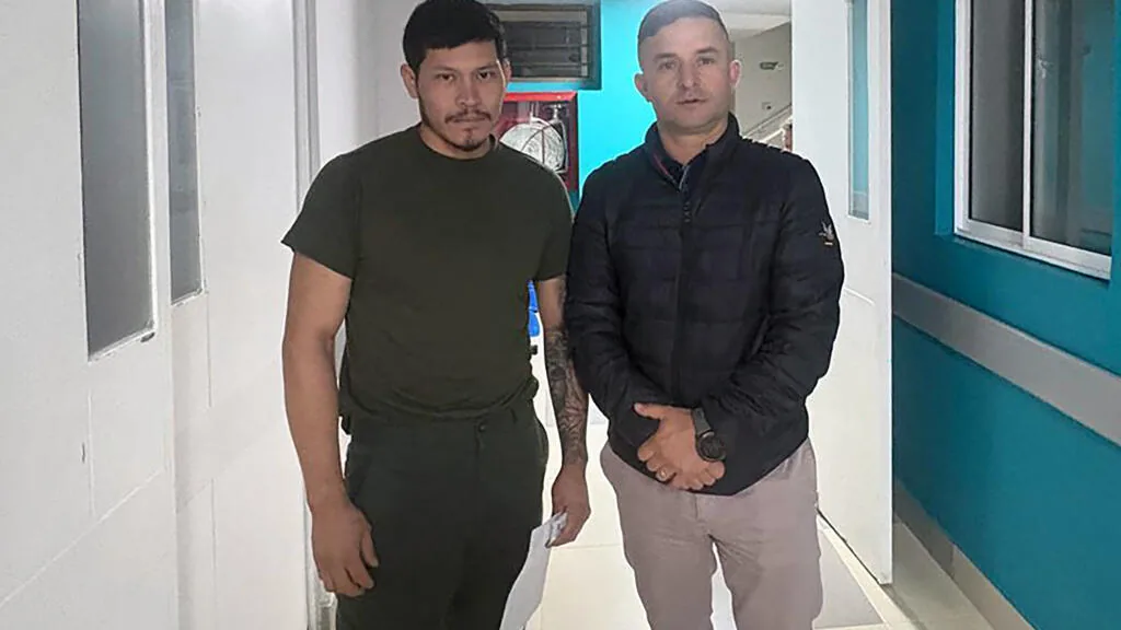 Soldado da Legião Estrangeira francês foge de captura colombiana