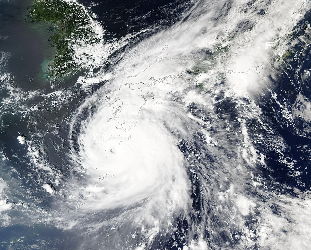 Typhoon Dujuan ameaça Japão com alertas de inundações e deslizamentos de terra
