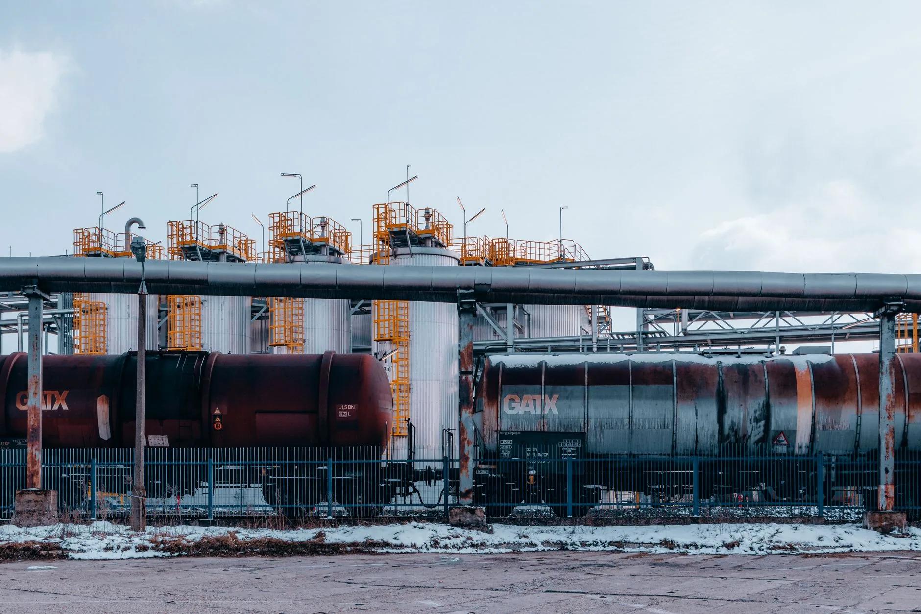 Estoque de petróleo nos EUA aumenta, enquanto combustíveis continuam em baixa