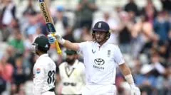 England vence terceiro Teste contra Paquistão após reação