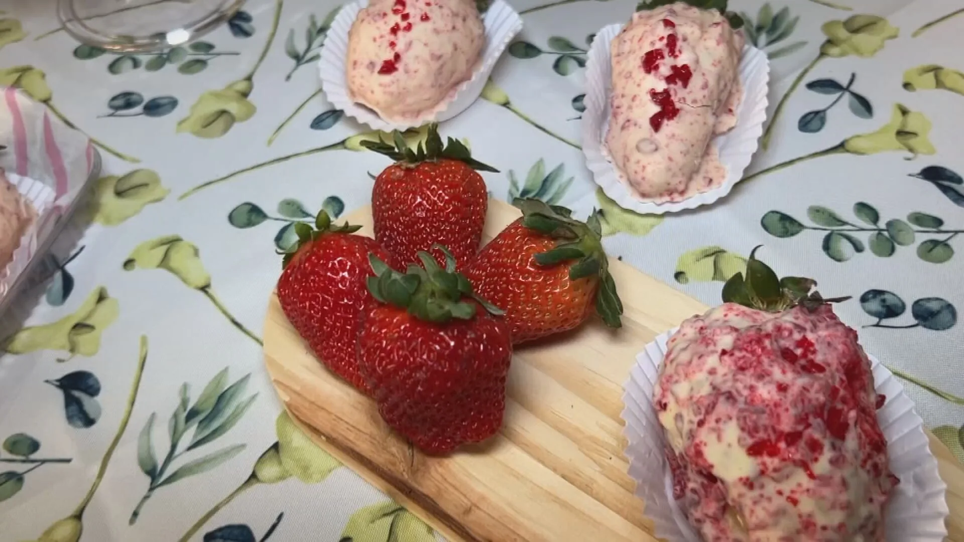 Morango cravejado: trend aumenta procura, mas chuvas prejudicam produção