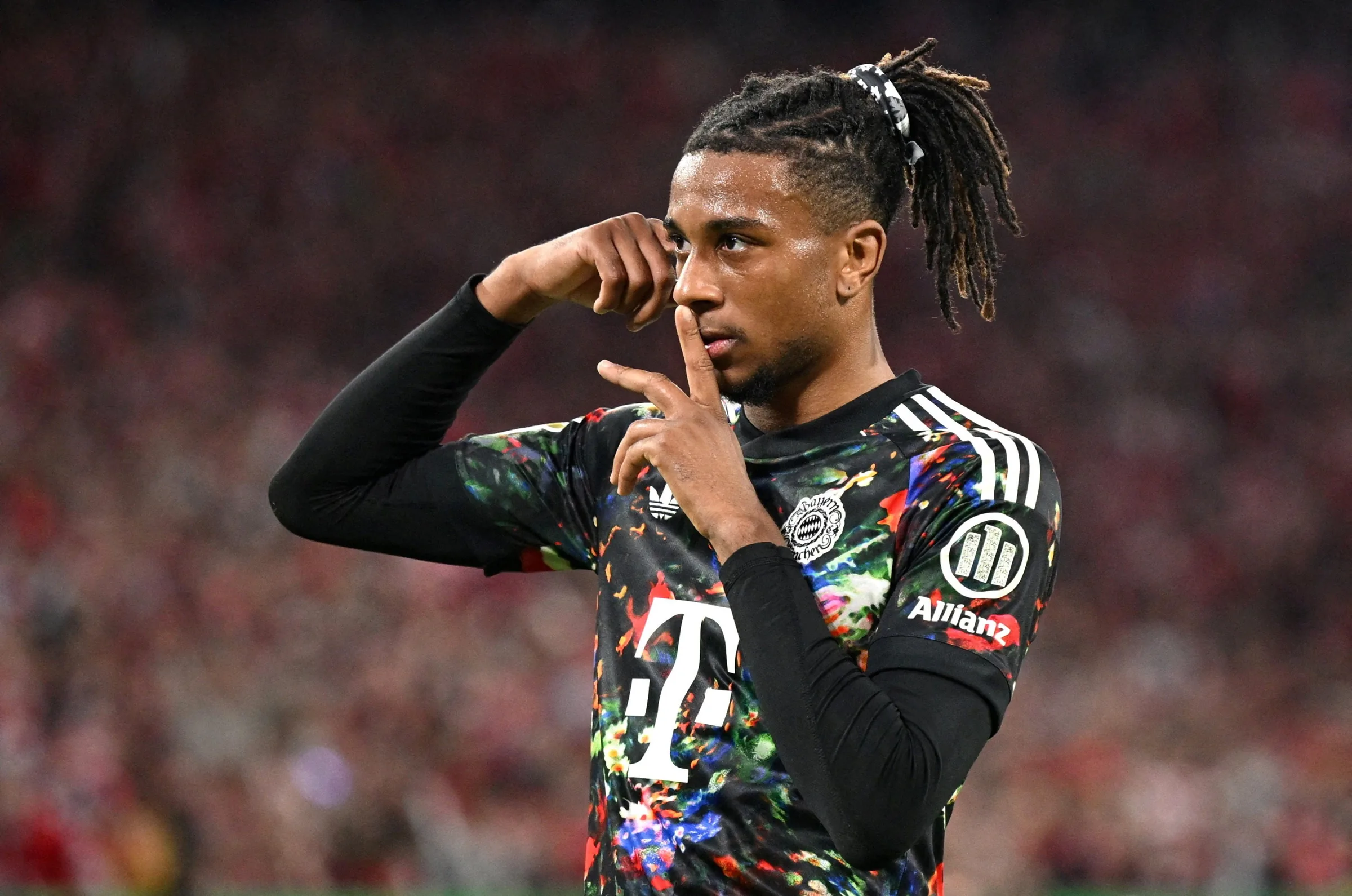 Bayern quer renovar com Olise para se proteger de investidas de gigantes europeus, diz jornal