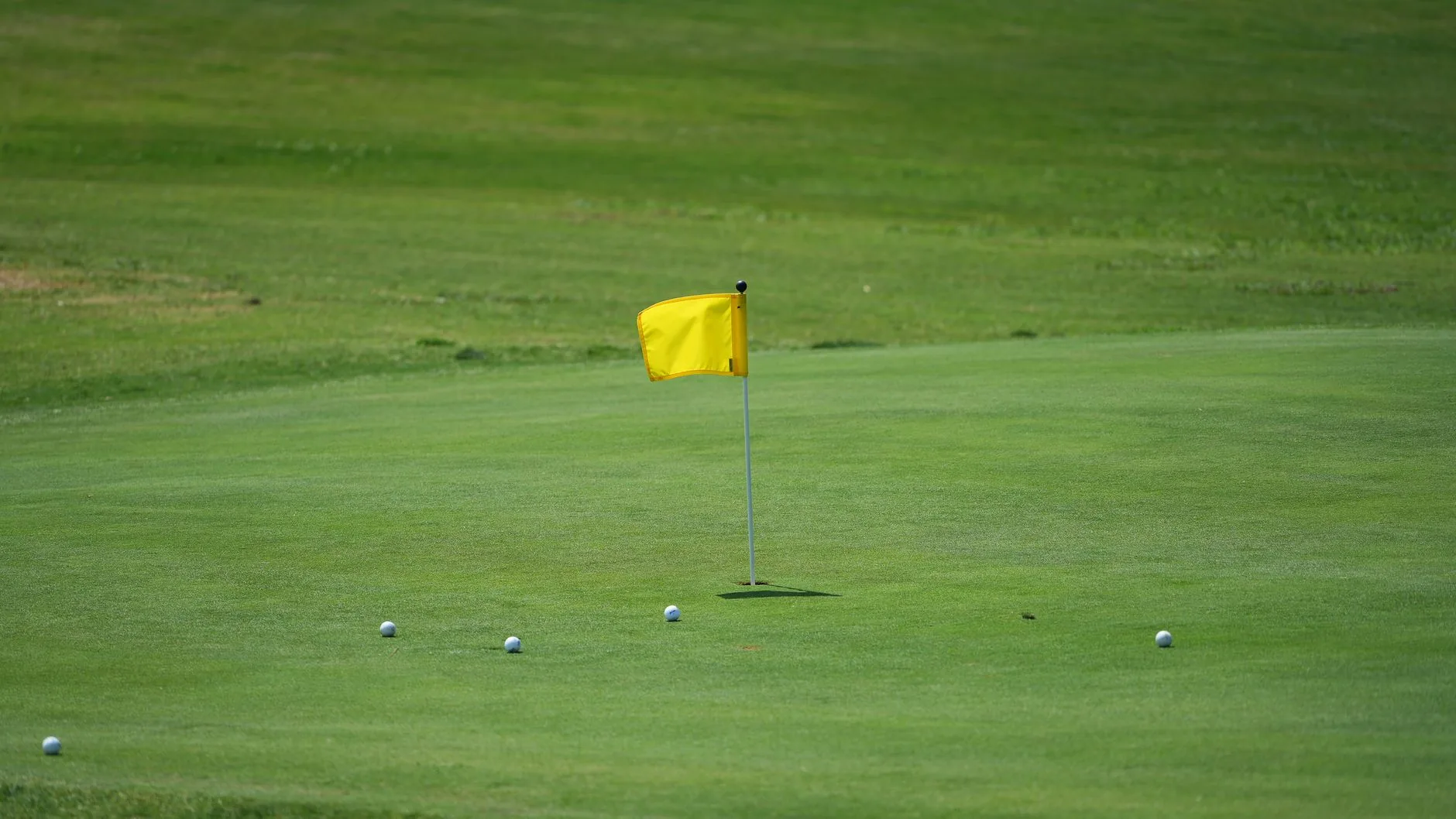 Trump visita Irlanda antes de torneio de golfe