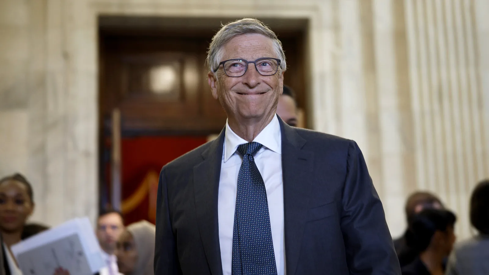Bill Gates critica falta de medidas de segurança em IA