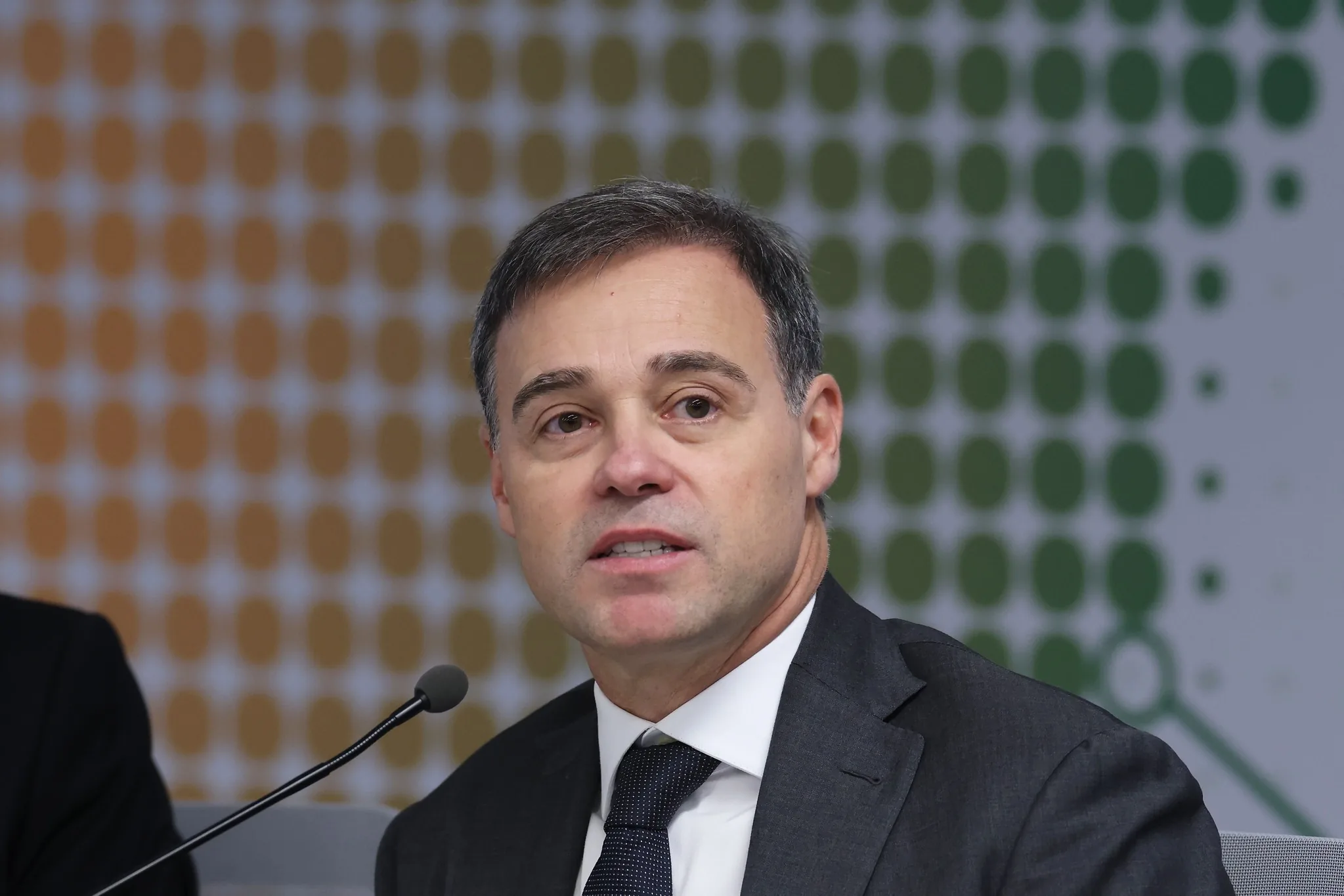 Mesmo após pedido de arquivamento da PGR, Mendonça deve insisitir que 
plenário do STF analise mensagens entre Moraes e Vorcaro