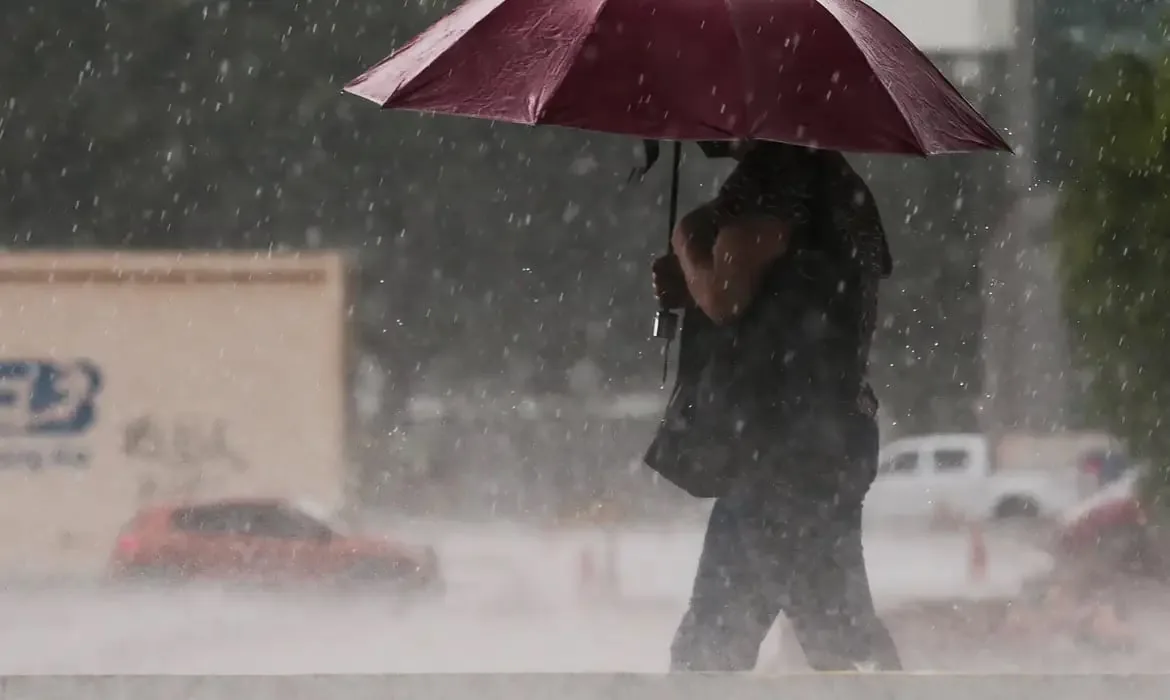 Tempestades e queda de temperatura previstas para este domingo