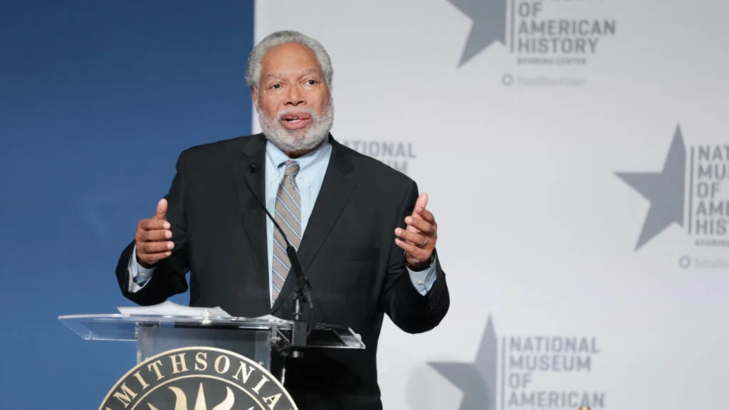 Diretor do Smithsonian anuncia renúncia sob pressão do governo Trump