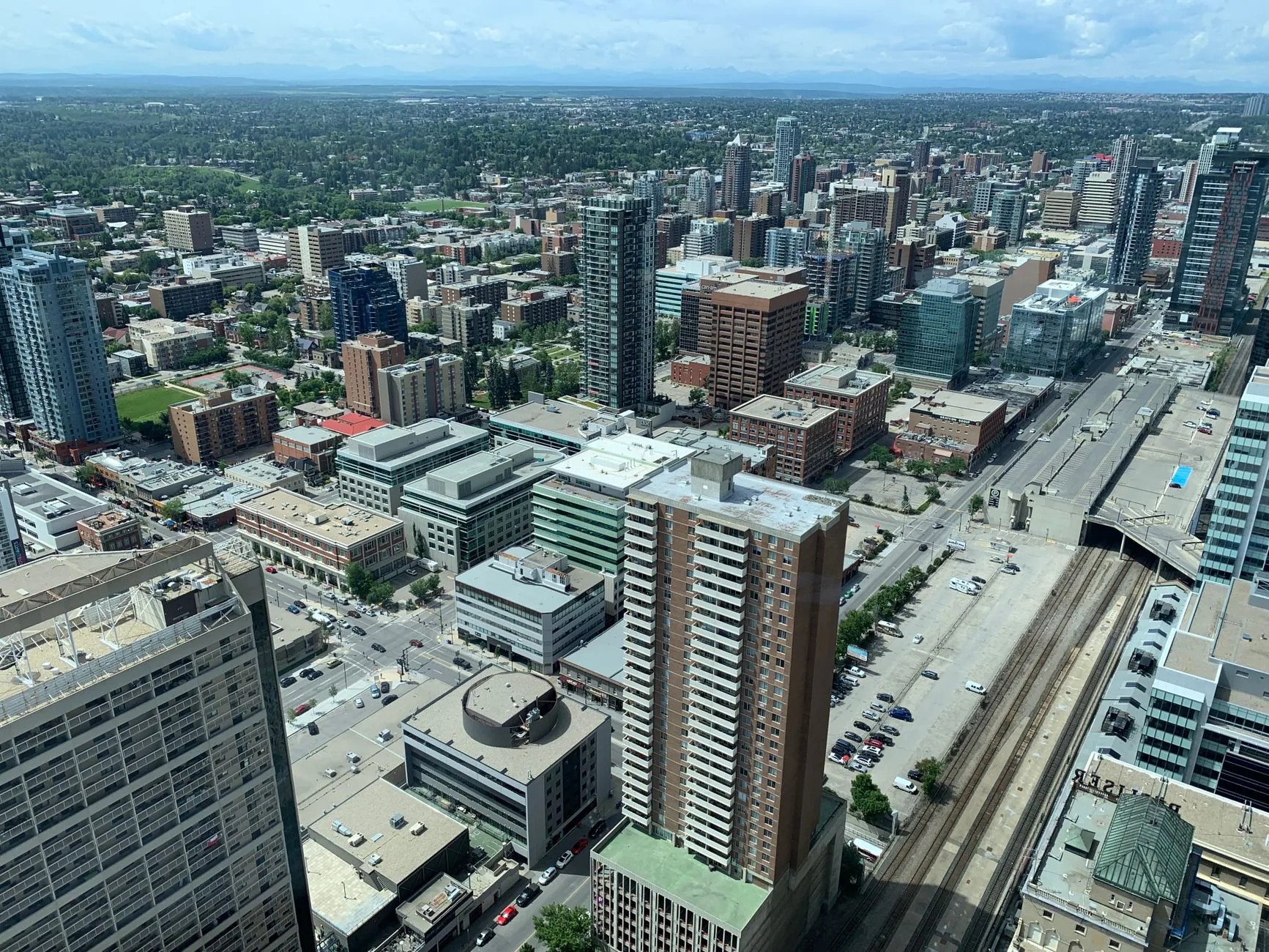Zelenskyy chega a Calgary buscando apoio aéreo