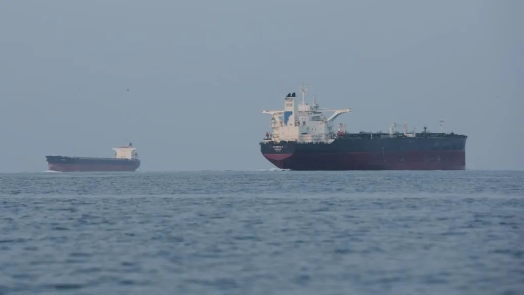 Ataque a navio iraniano perto de Ilha de Qeshm adia reuniões sobre navegação