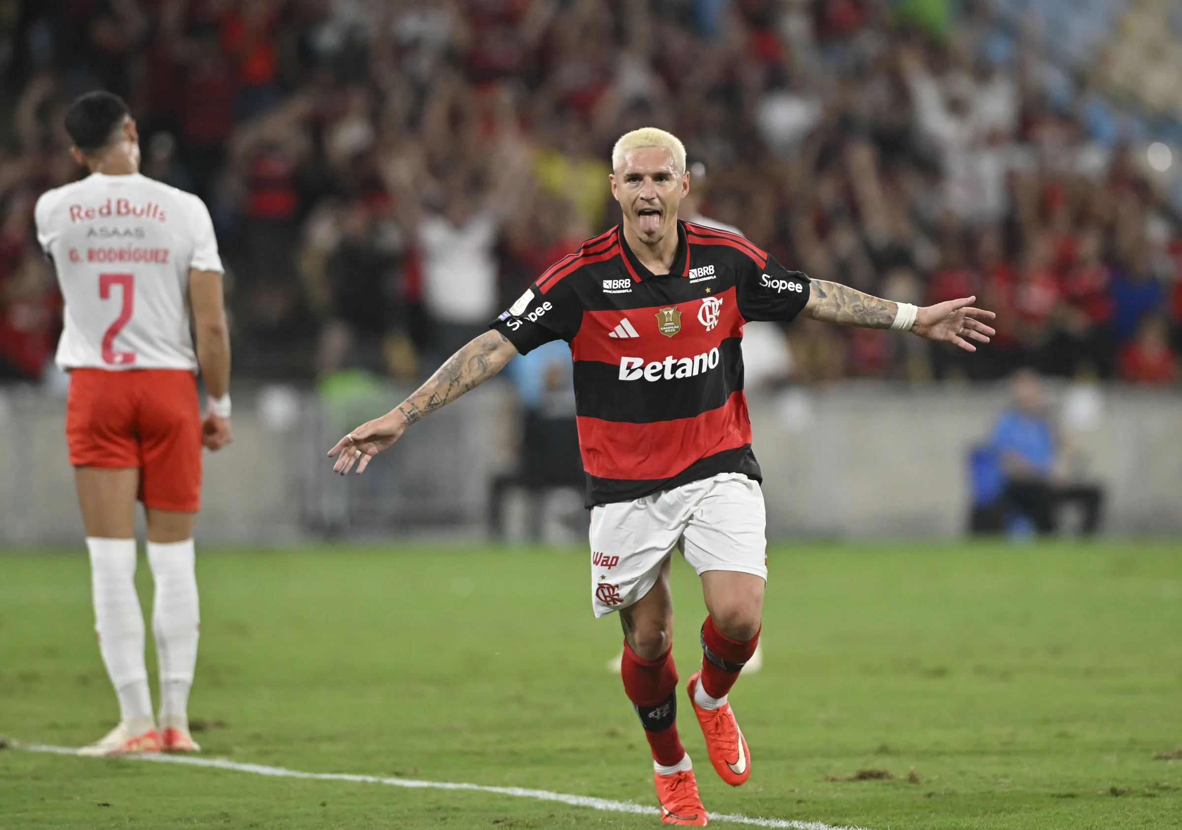 Flamengo vence após acerto tático, mas arrisca resultado