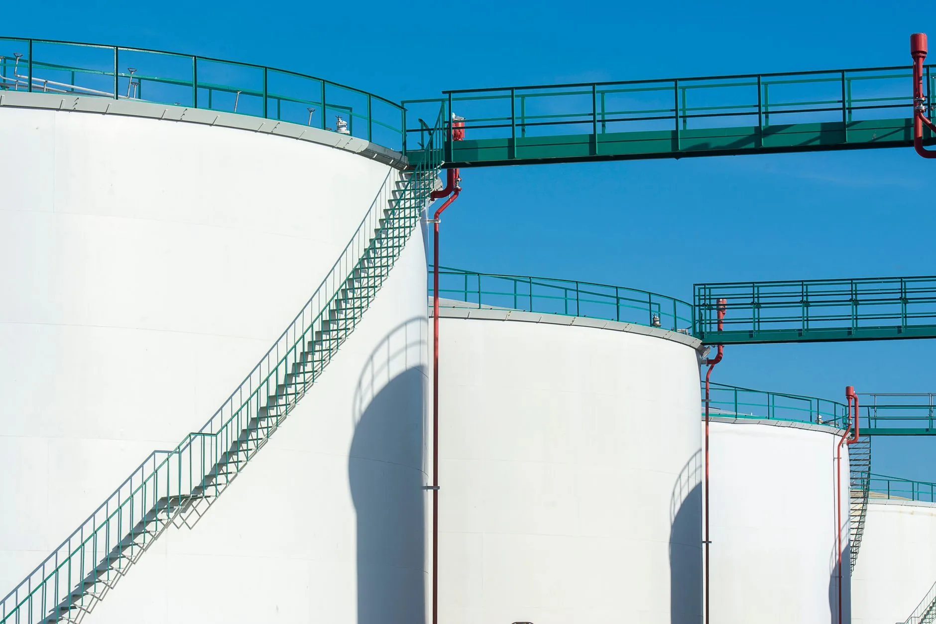 Estoque de Petróleo nos EUA Diminui, Preços de Brent Sobem