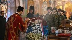 Milhares prestigiam funeral de Ratko Mladić em Belgrado