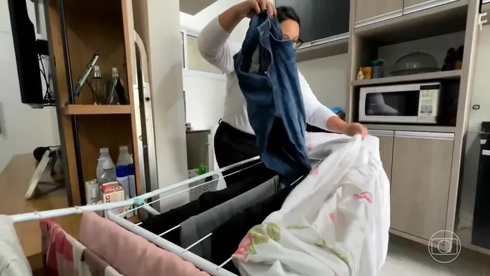 Tempo úmido e falta de sol aumentam procura por lavanderias e alternativas para secar roupas