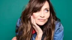 Natalie Imbruglia revela desafios de composição durante perimenopausa