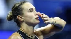 Sabalenka vence em 53 minutos, mas tensão persiste