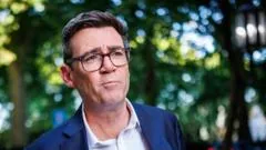 PM britânico defende mudança cultural nas relações entre governo e negócios