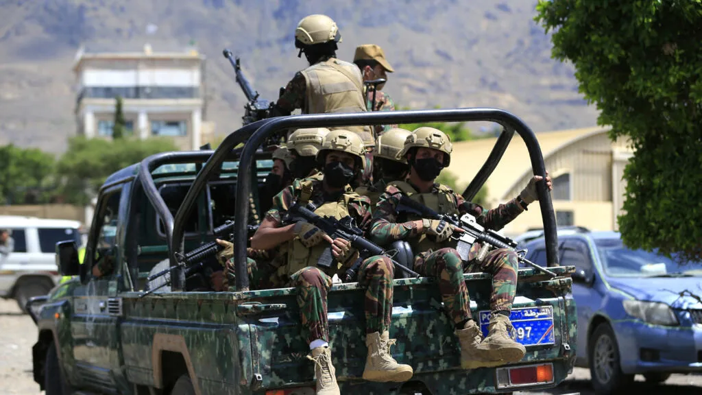 Houthis atacam Saudi Arabia, ferindo 13 civis