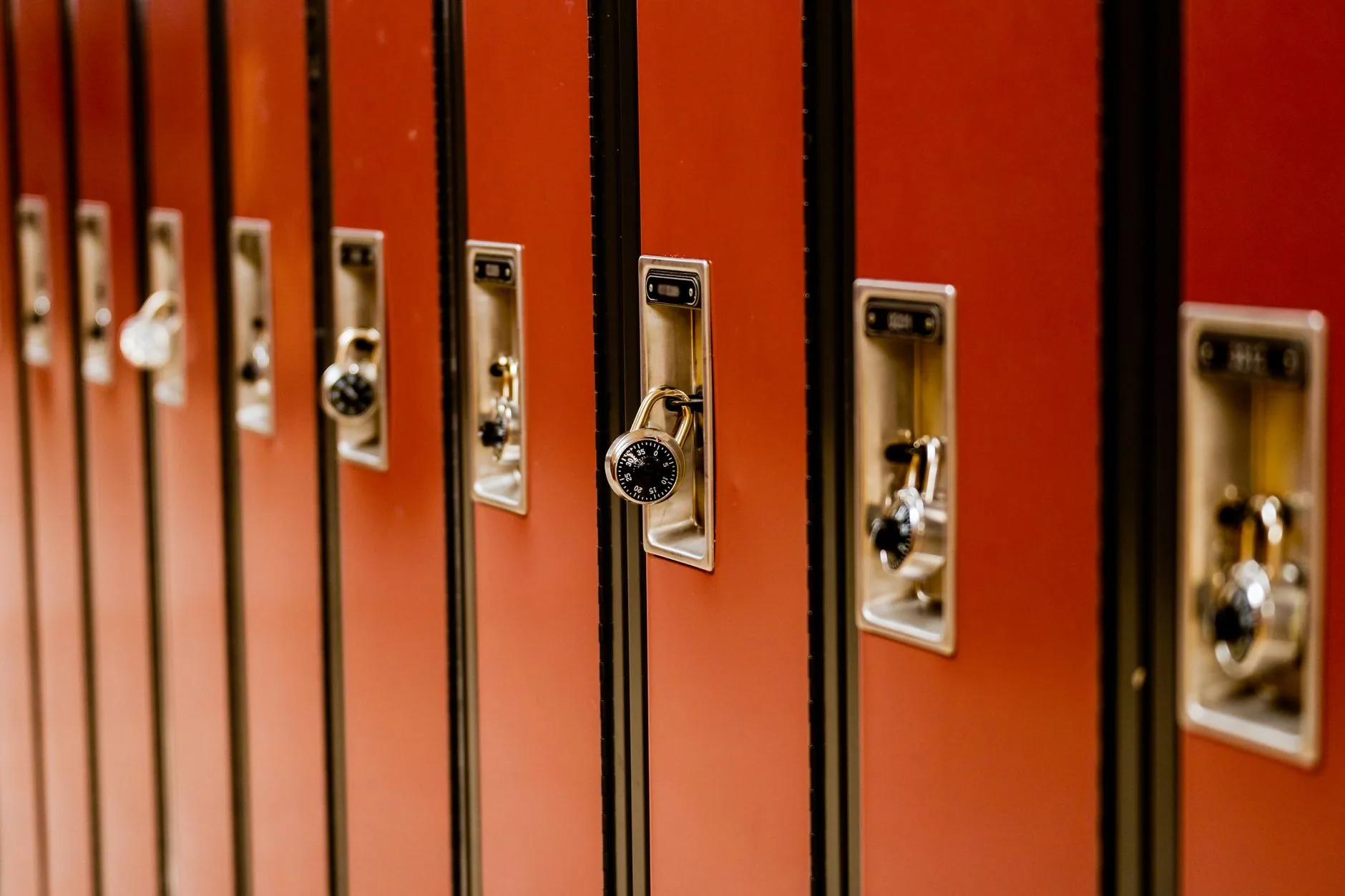 Contexto: Desafios e Impactos da Segurança Escolar