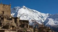 Avalanche mata dois e deixa pelo menos oito desaparecidos no Himalaia