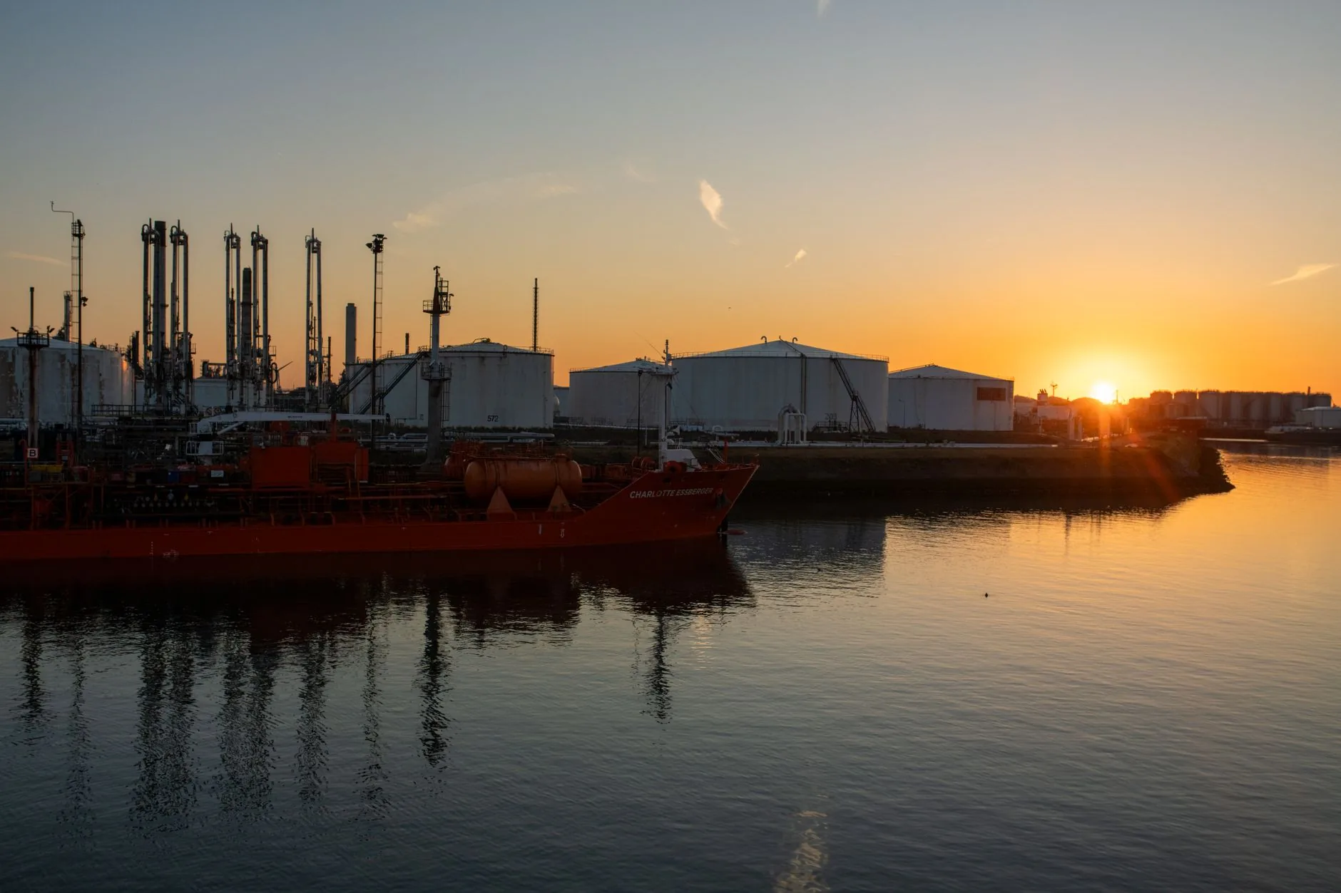 Refinarias chinesas pagam premium recorde por petróleo russo