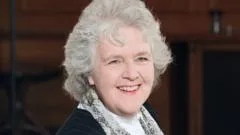 Atriz Stephanie Cole, conhecida por Tenko e Doc Martin, falece aos 84 anos