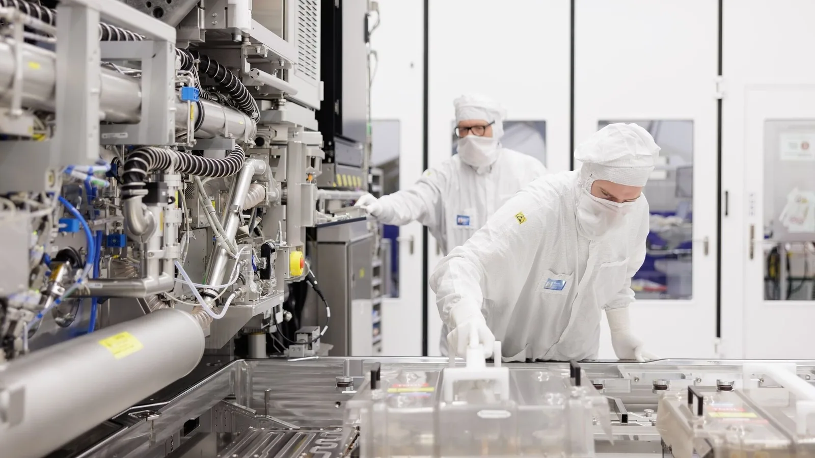 ASML, Samsung e TSMC adotam tecnologia avançada para aumentar produção de chips