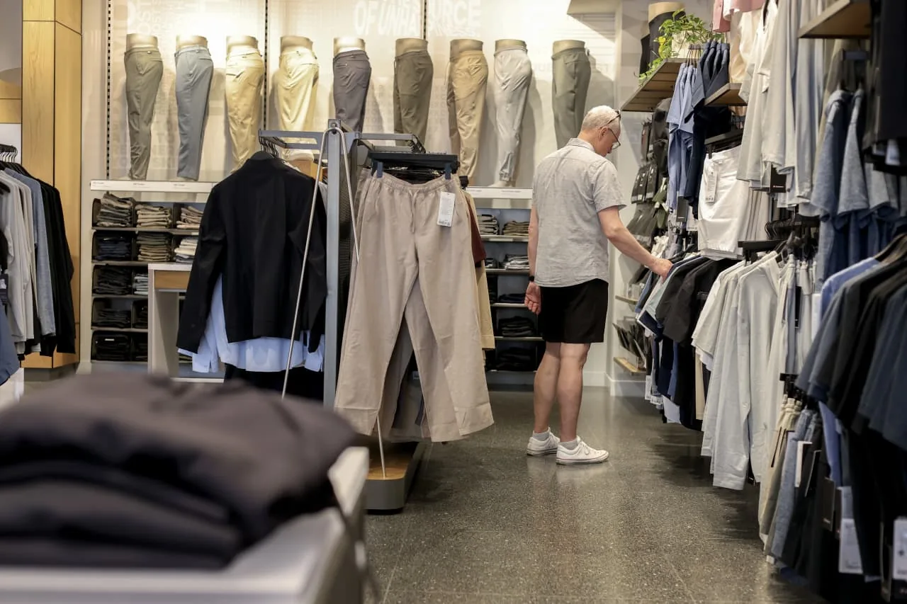 Lululemon aposta em calças fora do corpo enquanto consumidores deixam leggings ajustadas